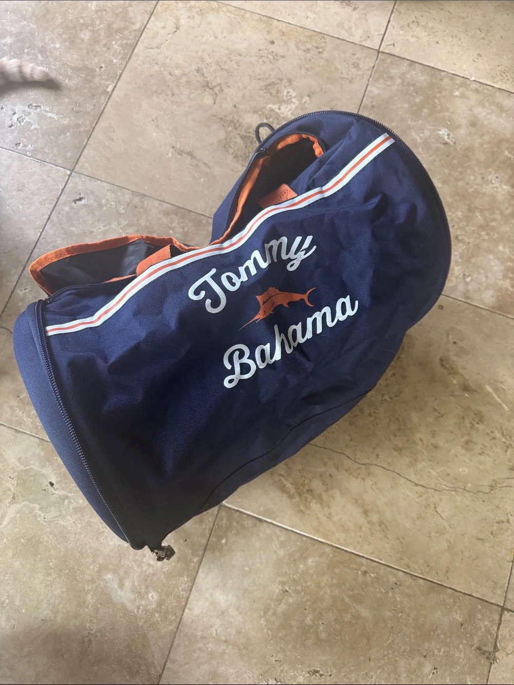 Tommy Bahama clamshell duffel bag excellent condition